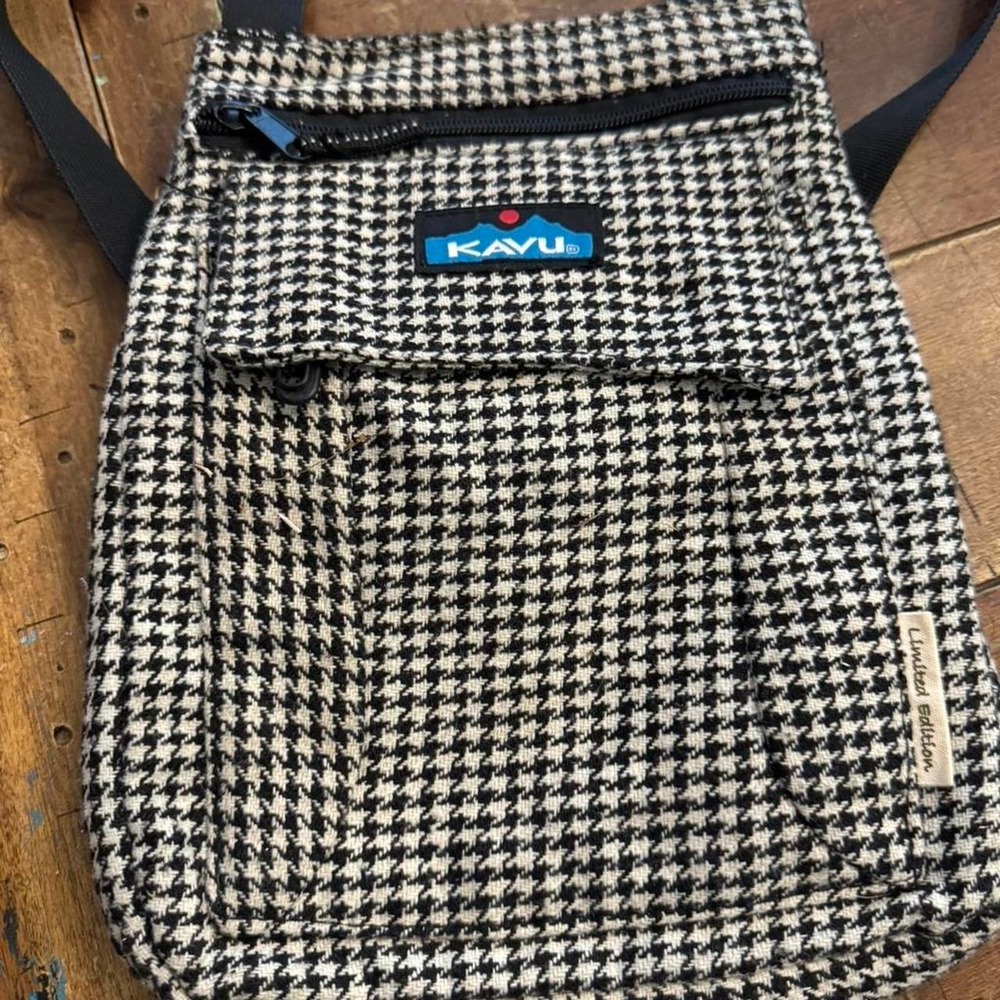 Kavu Limited Edition Houndstooth Crossbody Bag Black White Red Lining